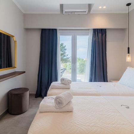Melena Premium Suites Roda  Buitenkant foto