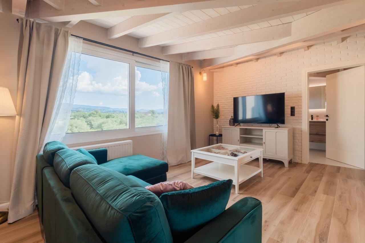 Melena Premium Suites Roda  Buitenkant foto