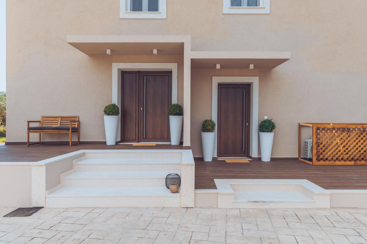 Melena Premium Suites Roda  Buitenkant foto