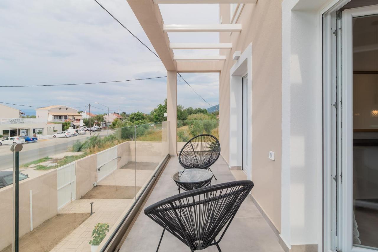 Melena Premium Suites Roda  Buitenkant foto