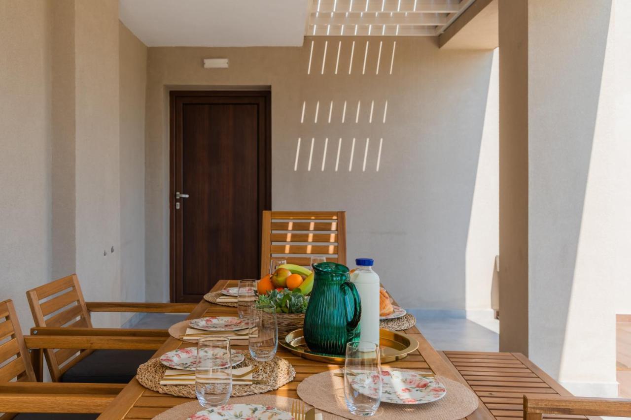 Melena Premium Suites Roda  Buitenkant foto