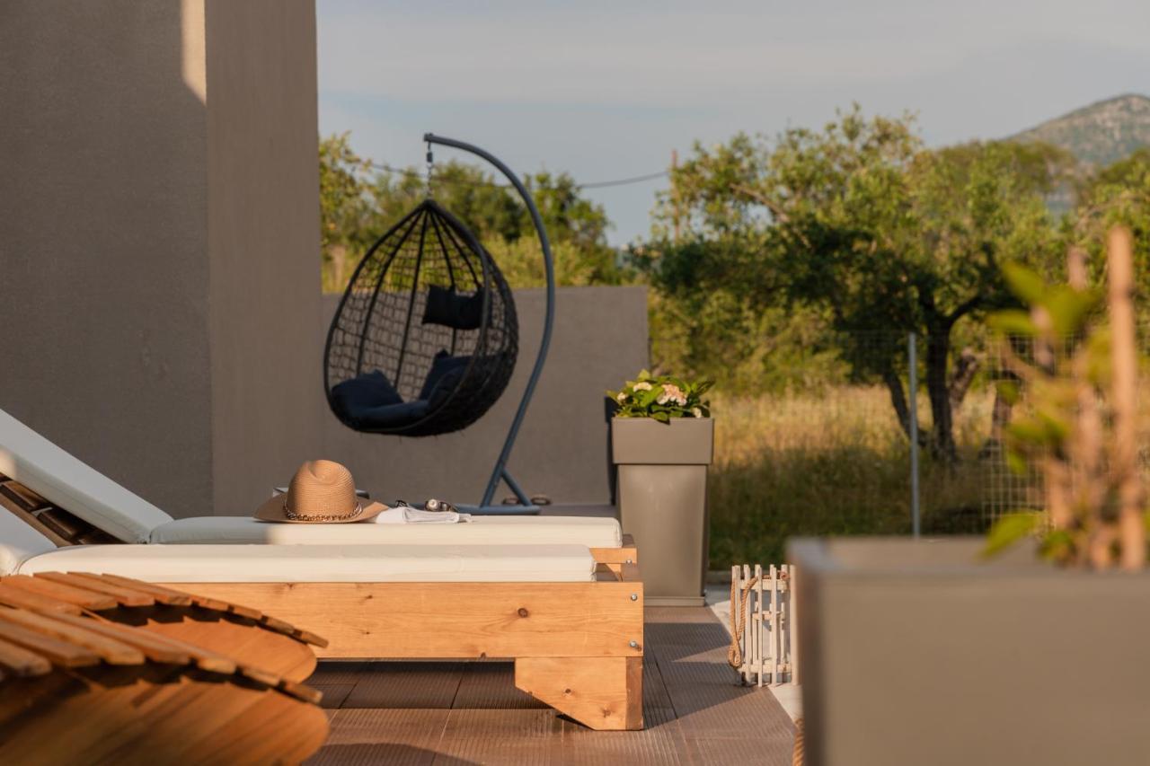 Melena Premium Suites Roda  Buitenkant foto