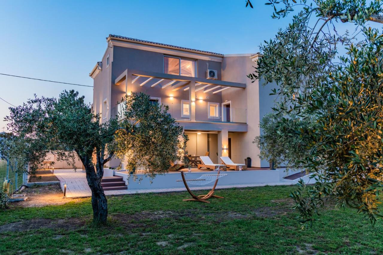 Melena Premium Suites Roda  Buitenkant foto