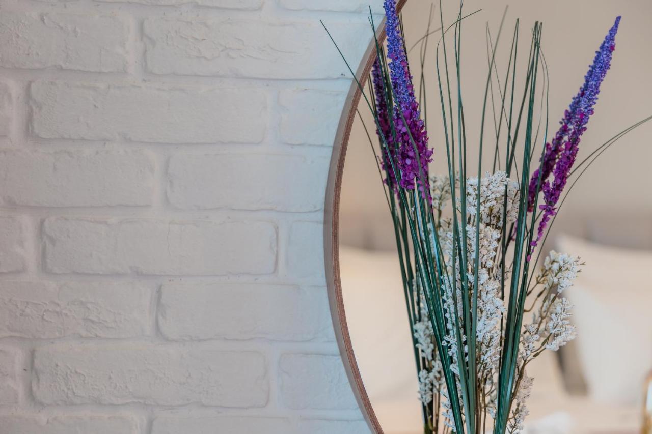 Melena Premium Suites Roda  Buitenkant foto
