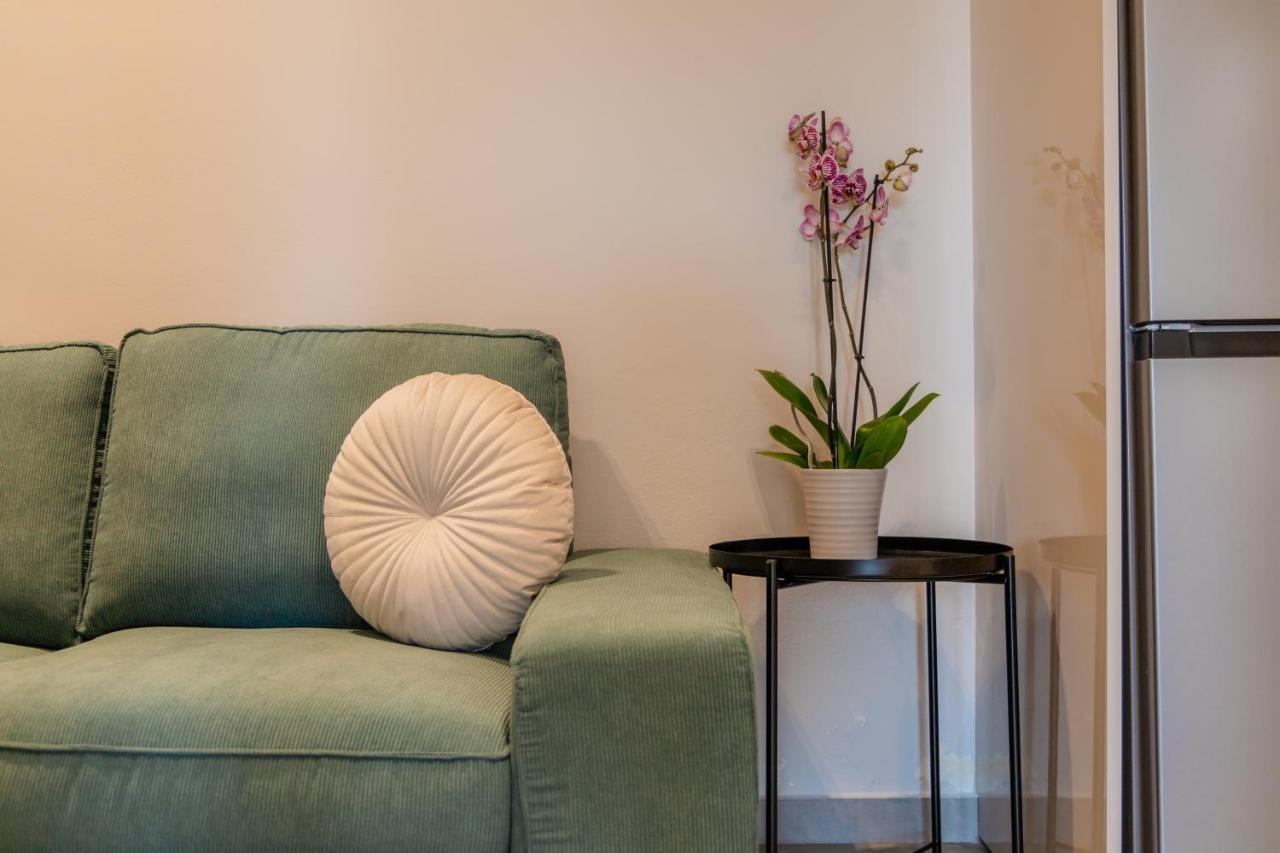 Melena Premium Suites Roda  Buitenkant foto