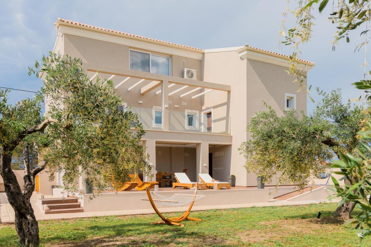 Melena Premium Suites Roda  Buitenkant foto