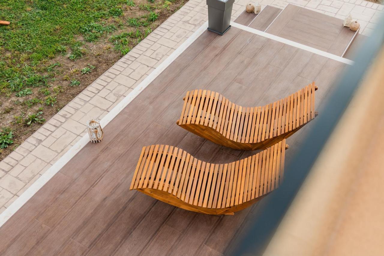 Melena Premium Suites Roda  Buitenkant foto