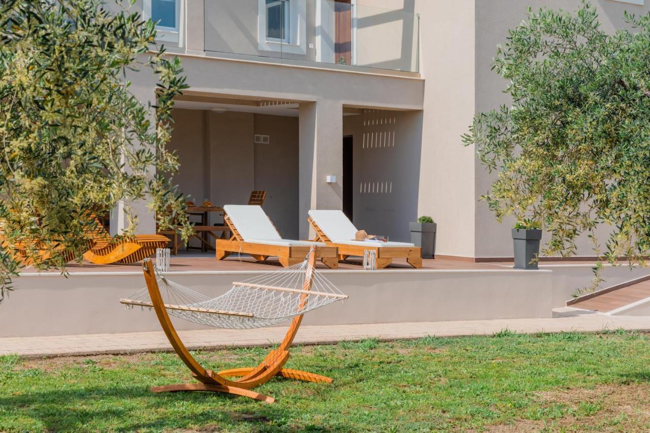 Melena Premium Suites Roda  Buitenkant foto