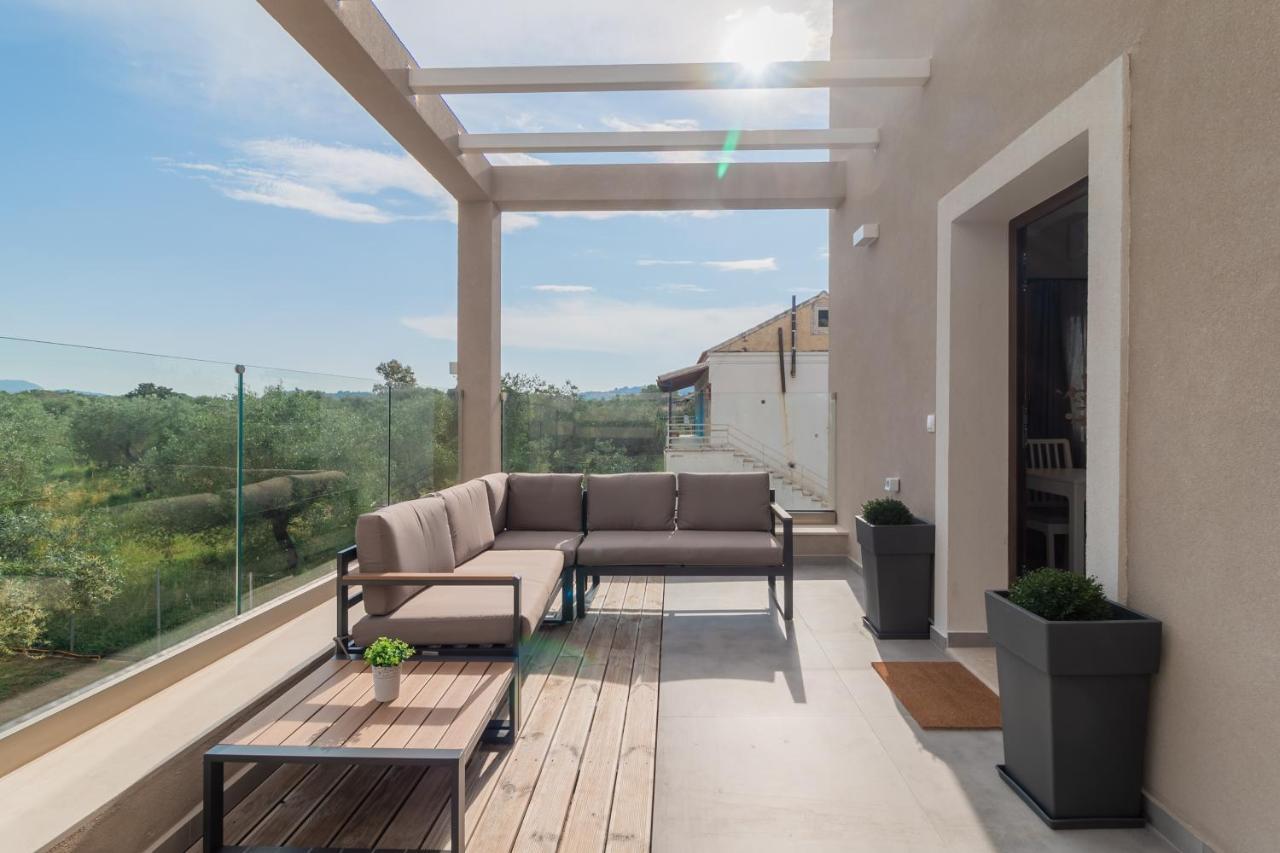 Melena Premium Suites Roda  Buitenkant foto