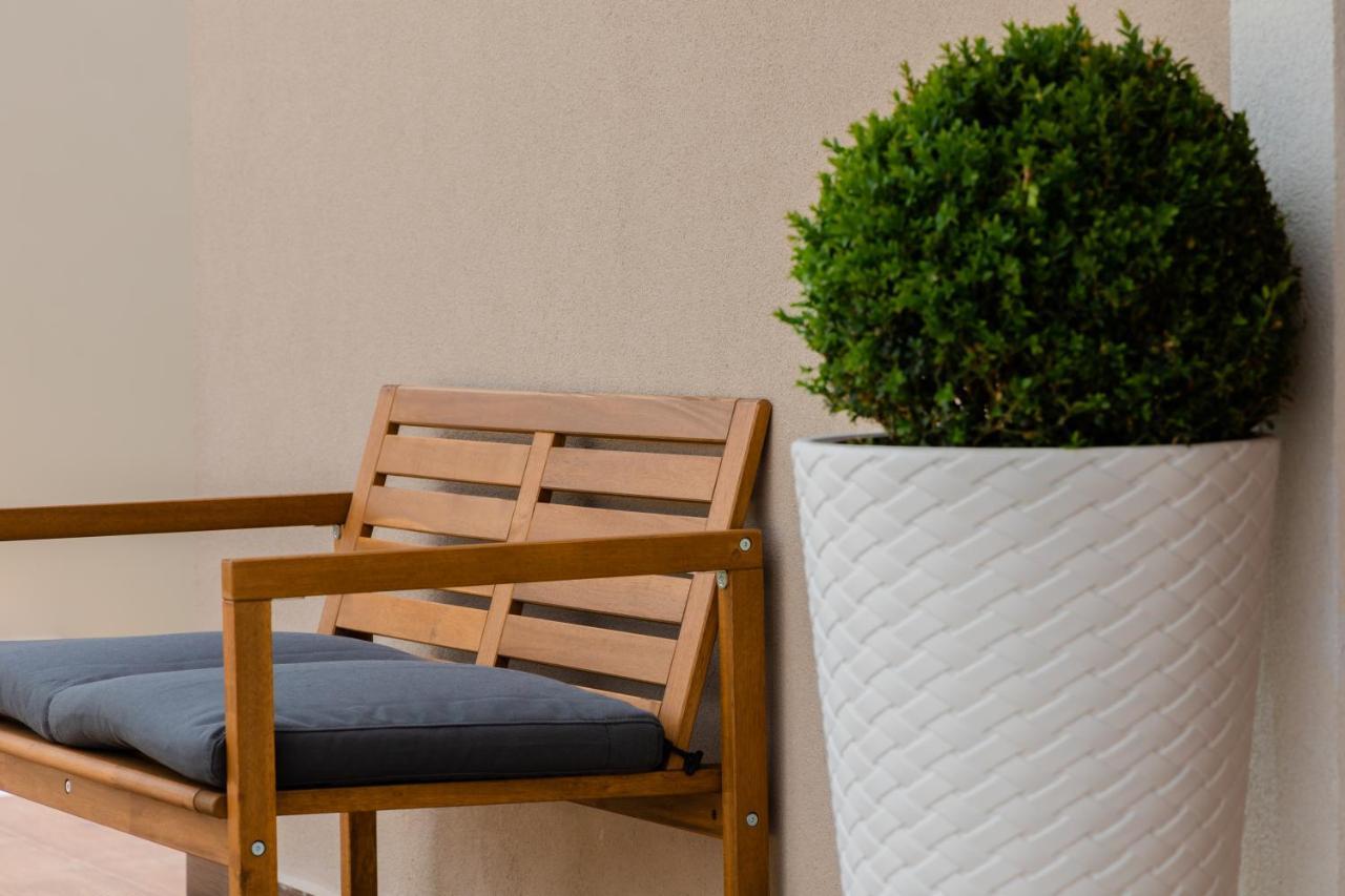 Melena Premium Suites Roda  Buitenkant foto