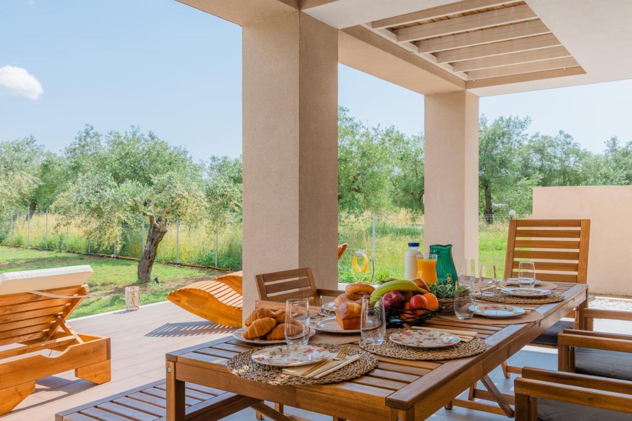 Melena Premium Suites Roda  Buitenkant foto